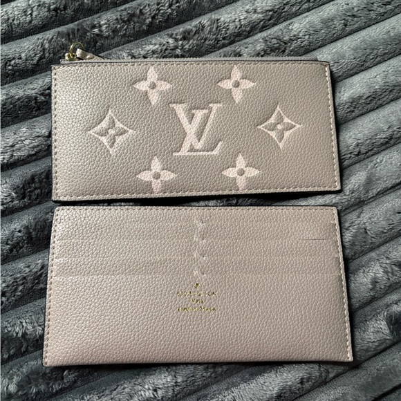 Louis Vuitton Gray and Gold Clutch - Picture 4 of 7